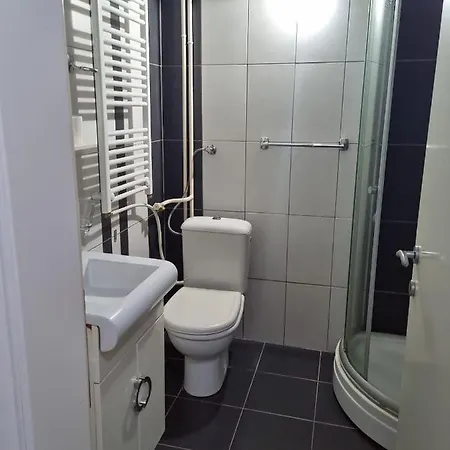 Empire Apartment *