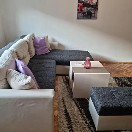 Empire Apartment *